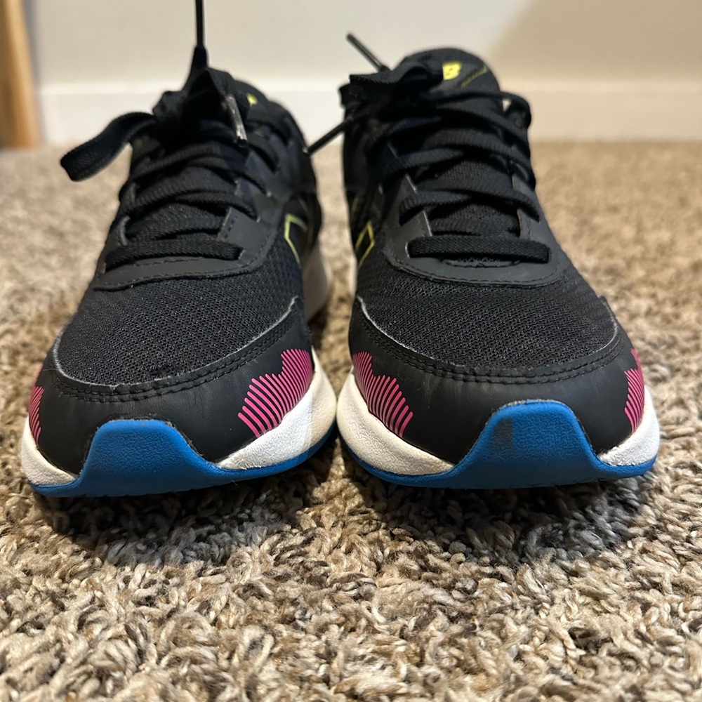 New Balance 545 V1 GK545BN1 Black Boys Running Shoes Sneakers Youth Size 5 /6.5W - Picture 4 of 9